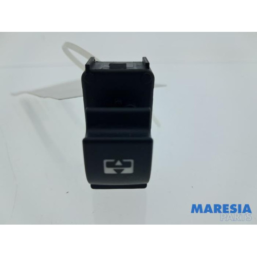 Peugeot - 2008 - Sunroof switch