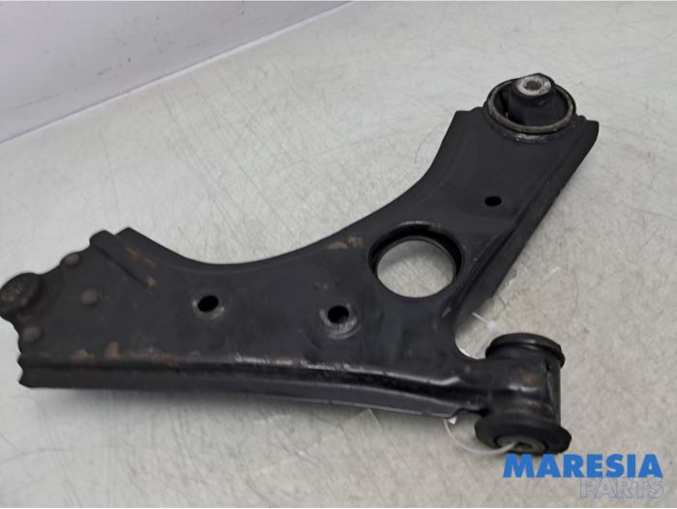 Opel - Combo - Bras de suspension bas avant gauche