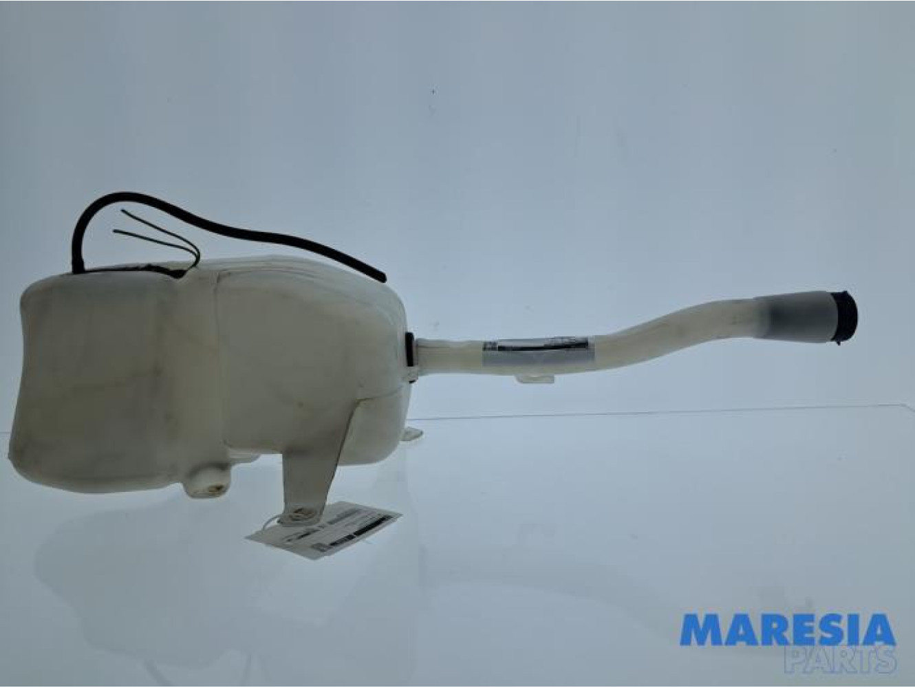 Opel - Combo - Front windscreen washer reservoir