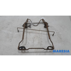 Renault - Trafic - Aufhängemechanik Reserverad