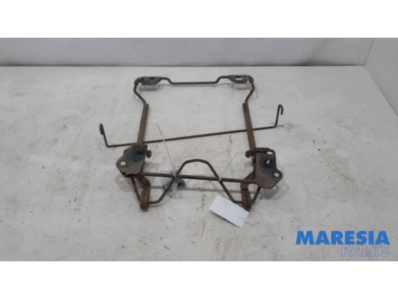 Renault - Trafic - Aufhängemechanik Reserverad