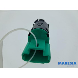 Citroen - C4 Picasso - Brake light switch