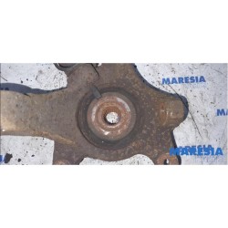 Renault - Laguna - Achsschenkel rechts vorne