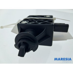 Citroen - C4 Picasso - Tank flap lock motor