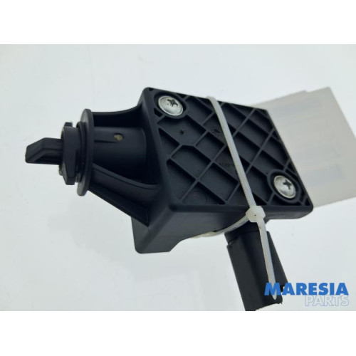 Citroen - C4 Picasso - Tank flap lock motor