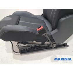 Peugeot - 3008 - Sitz rechts