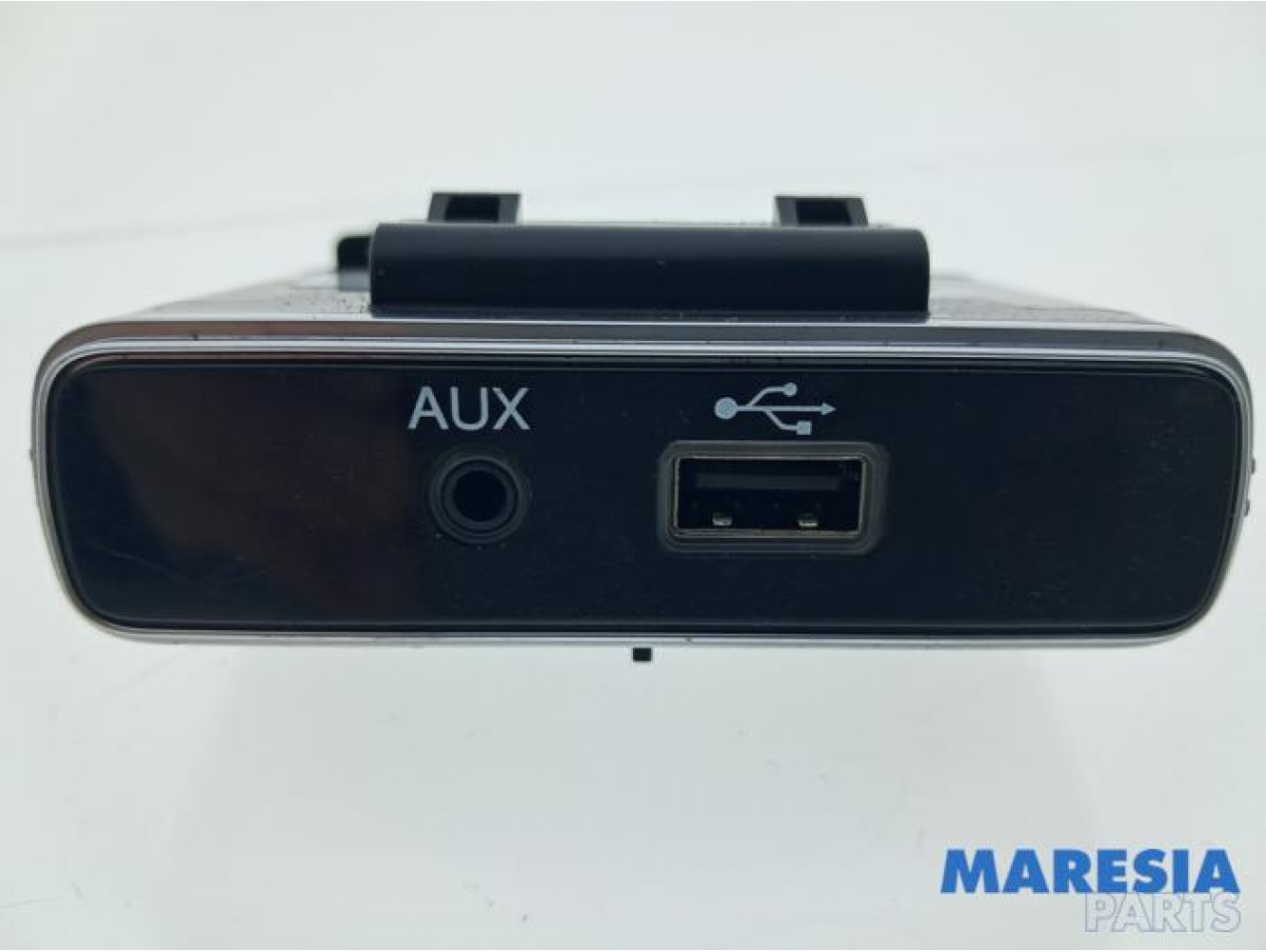 Fiat - 500 - AUX / USB connection