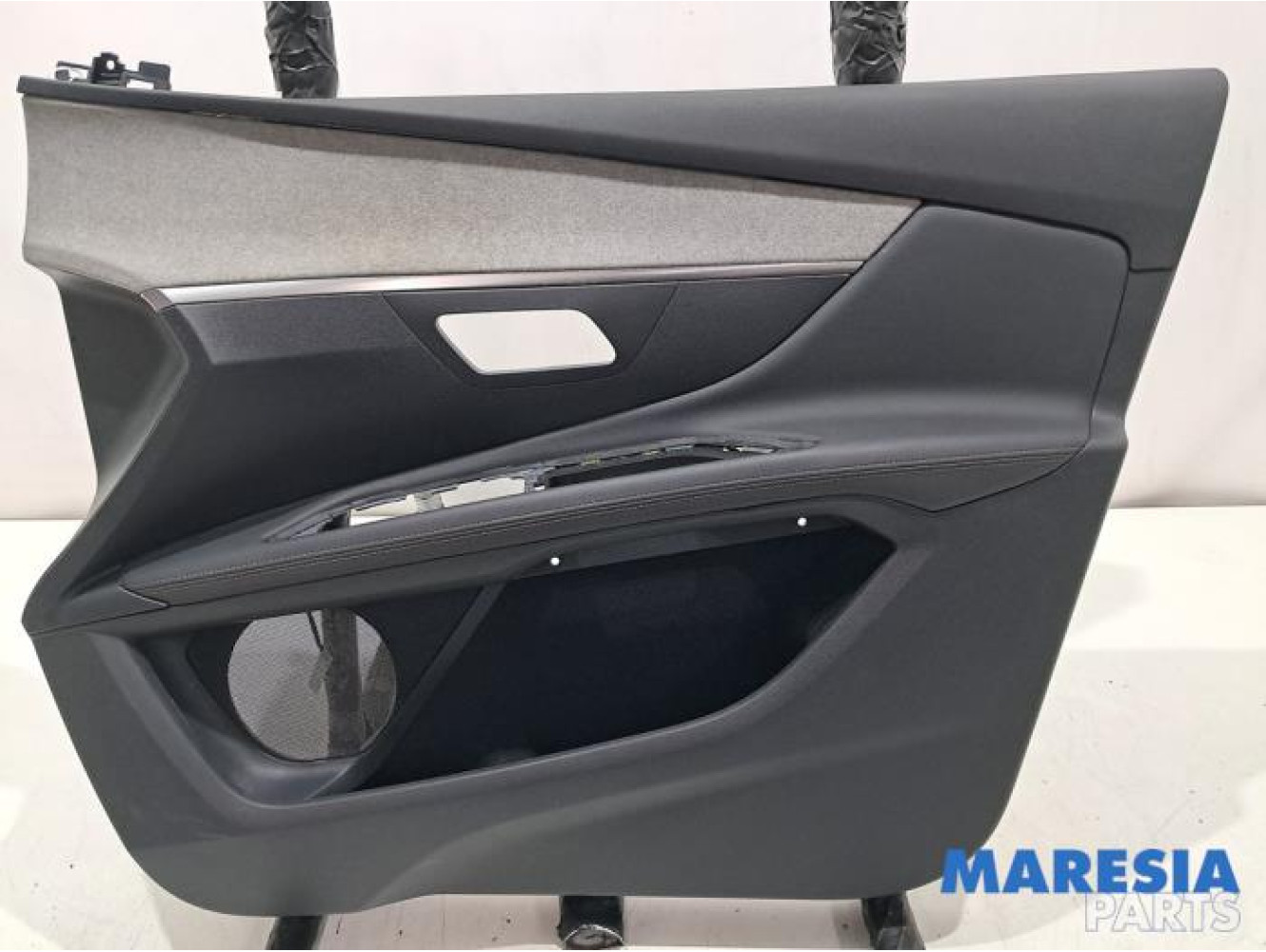 Peugeot - 3008 - Front door trim 4-door, right