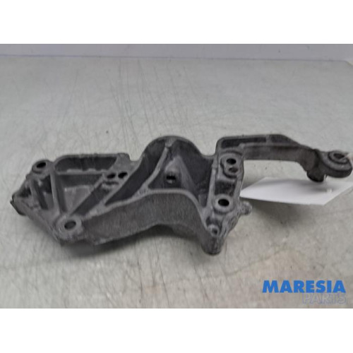 Peugeot - 2008 - Dynamosteun boven