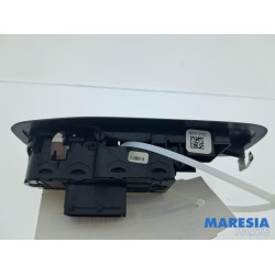 Peugeot - 208 - Multi-functional window switch