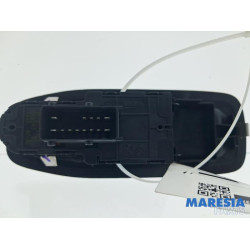 Peugeot - 208 - Multi-functional window switch