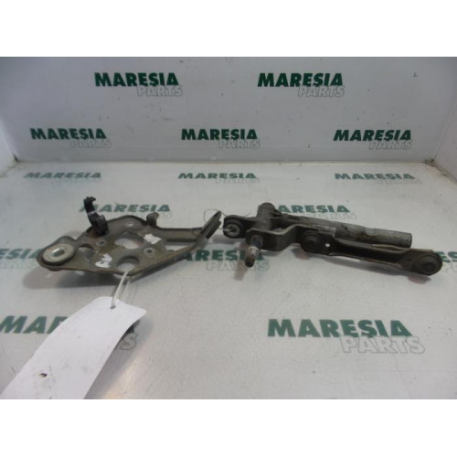 Peugeot - 407 - Wiper mechanism