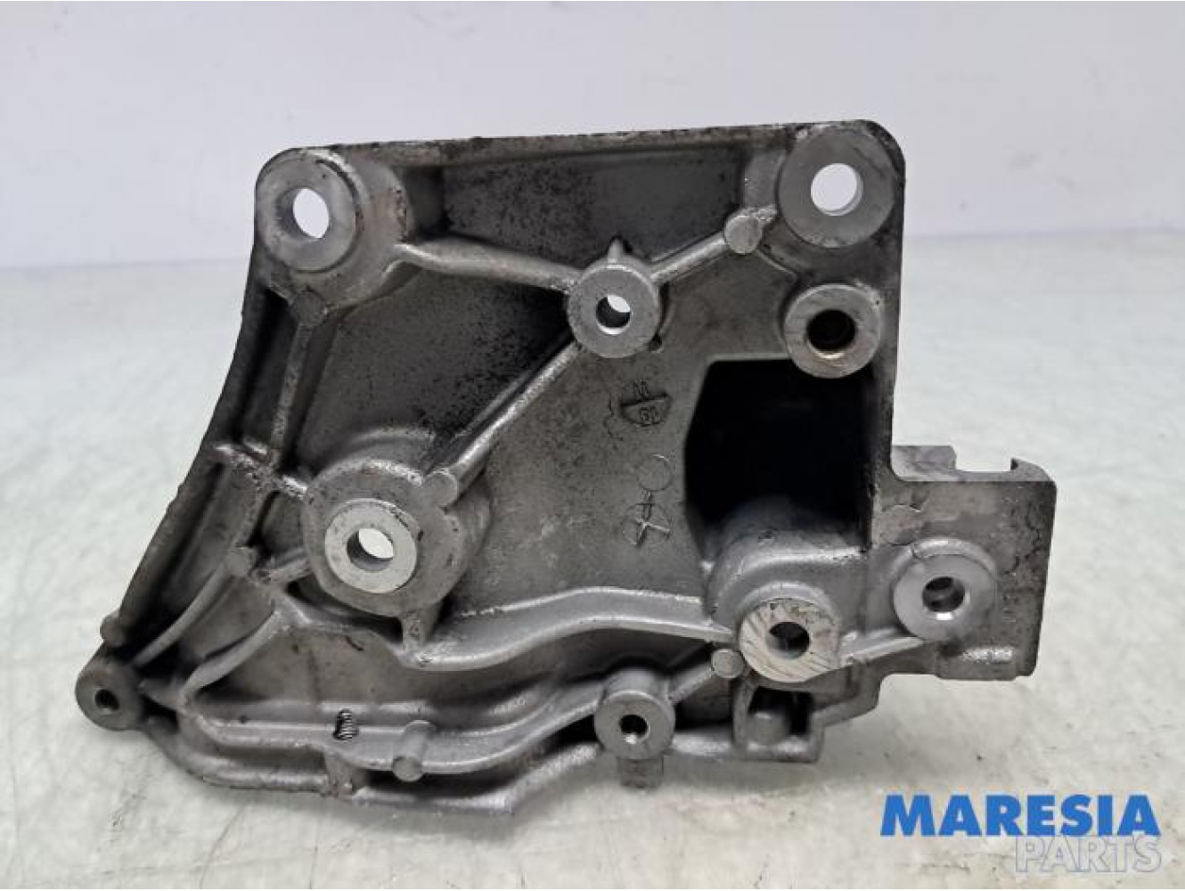 Peugeot - 208 - Support pompe clim