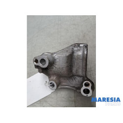 Peugeot - 208 - Support (miscellaneous)