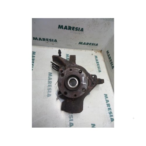 Lancia - Lybra - Achsschenkel links vorne