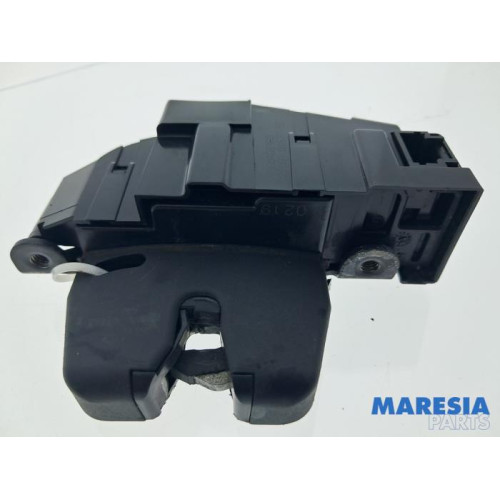 Peugeot - 308 - Tailgate lock mechanism