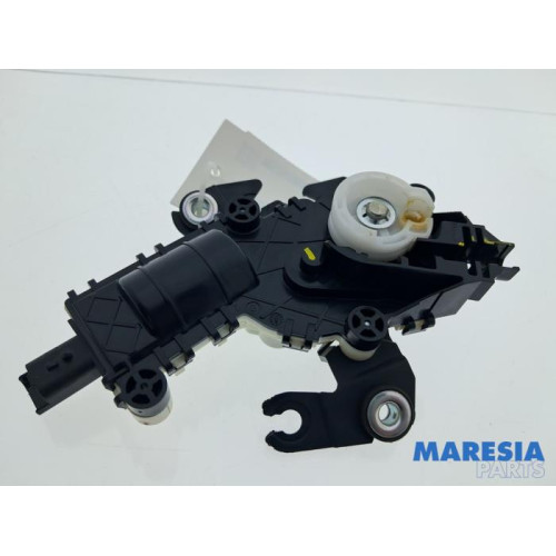 Peugeot - 3008 - Tailgate lock mechanism