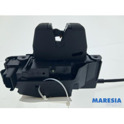Peugeot - 3008 - Tailgate lock mechanism