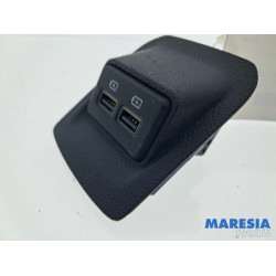 Peugeot - 3008 - AUX / USB-Anschluss