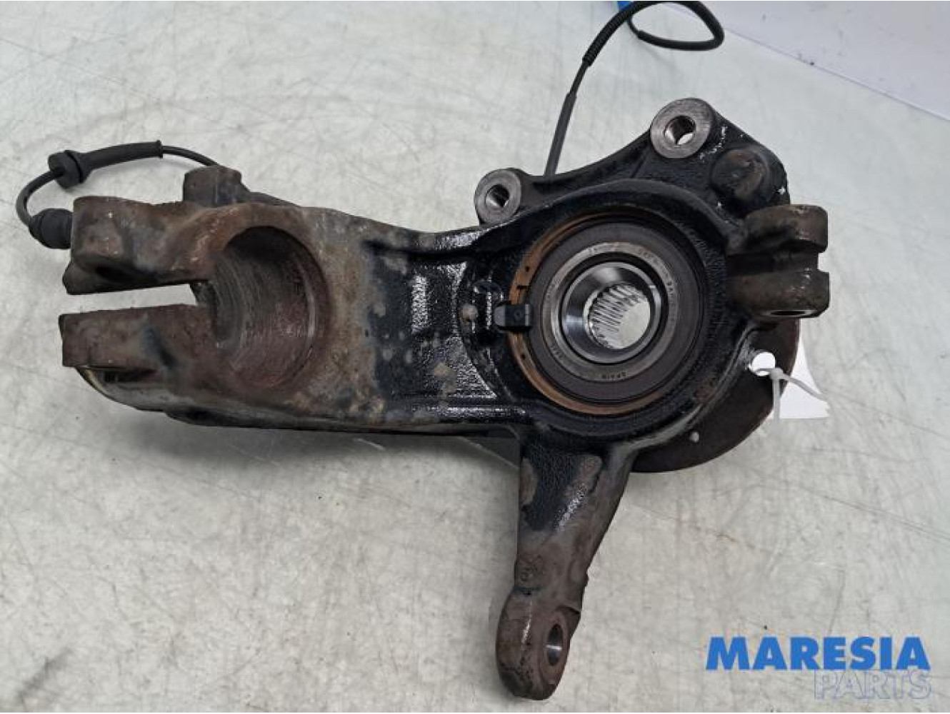 Citroen - C3 - Fusee links-voor