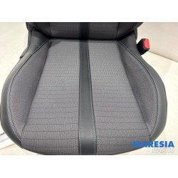 Peugeot - 2008 - Sitz rechts