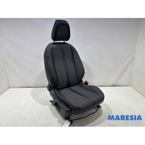 Peugeot - 2008 - Sitz rechts