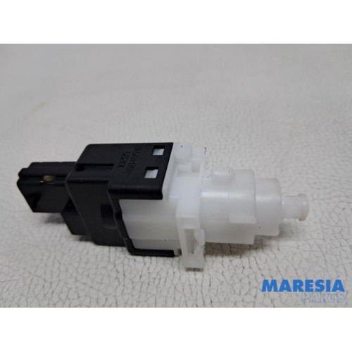 Fiat - 500 - Brake light switch