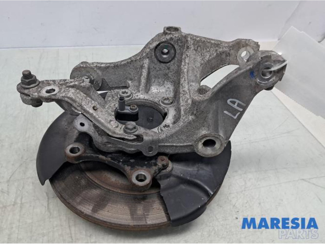 Peugeot - 3008 - Fusee links-achter