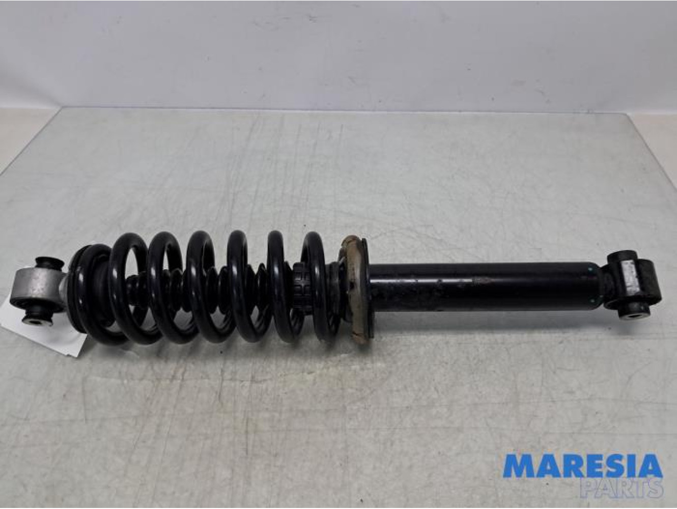 Peugeot - 3008 - Stoßdämpferstrebe rechts hinten