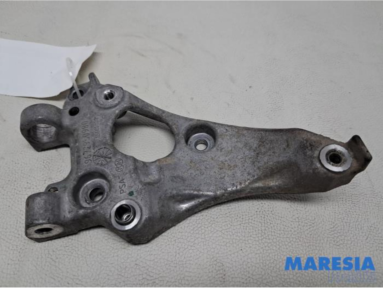 Peugeot - Partner - Dynamosteun onder