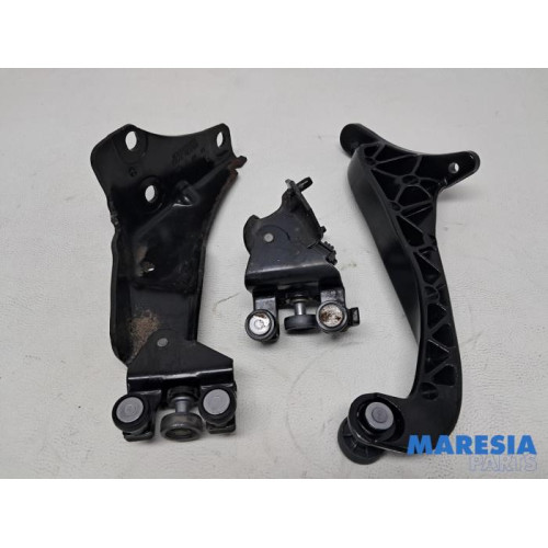 Peugeot - Partner - Schuifdeurrol rechts