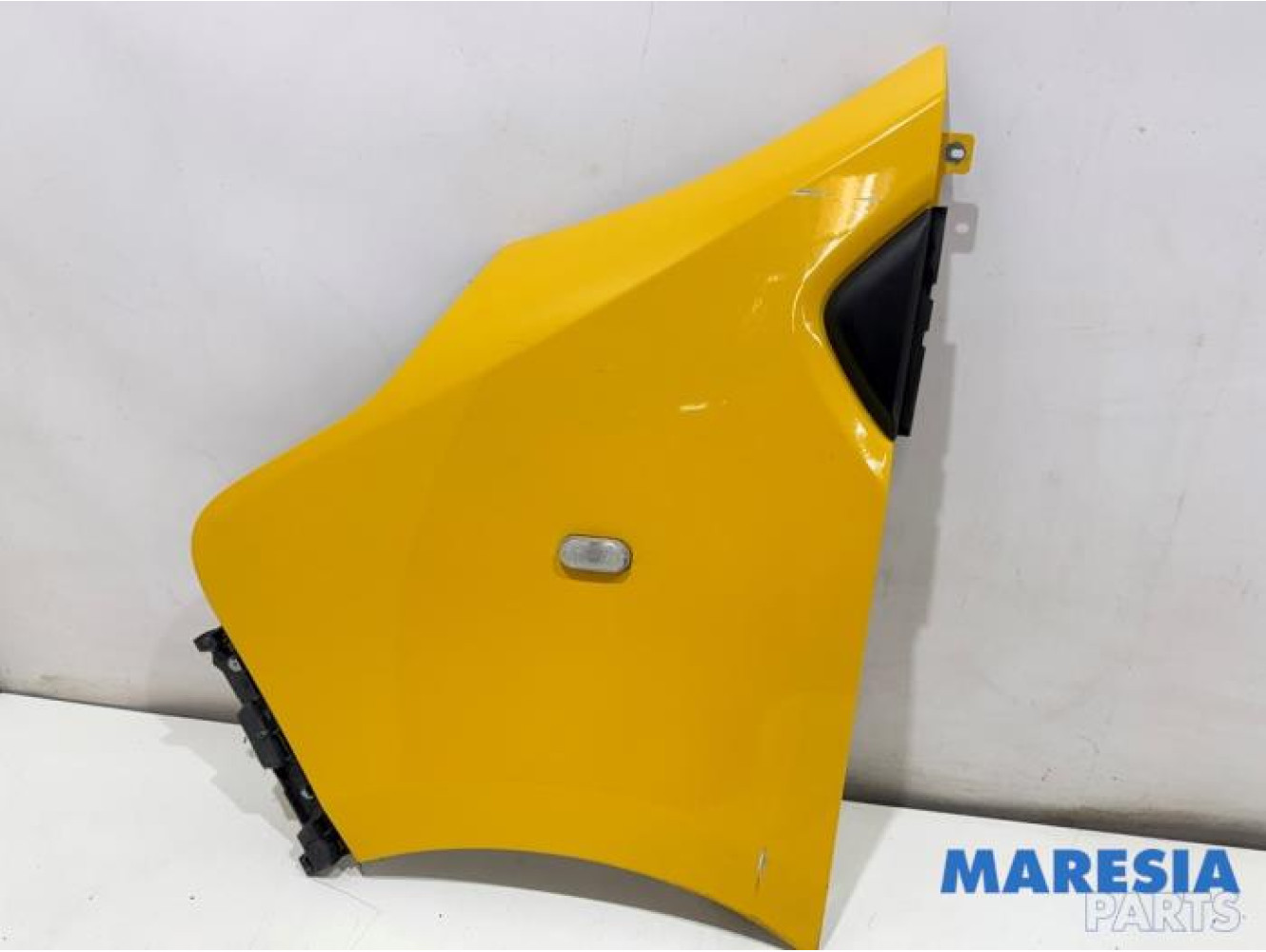 Renault - Trafic - Scherm links-voor