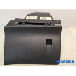 Peugeot - 2008 - Glovebox