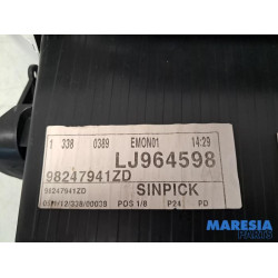 Peugeot - 2008 - Glovebox