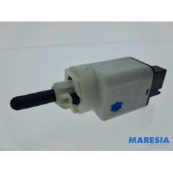 Peugeot - 2008 - Brake light switch