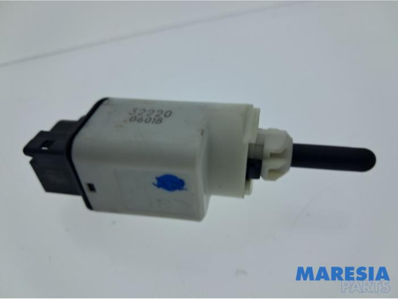 Peugeot - 2008 - Brake light switch