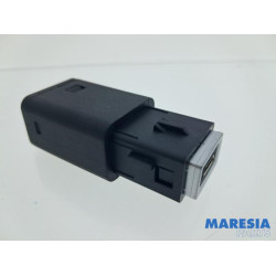 Peugeot - 2008 - AUX/USB aansluiting