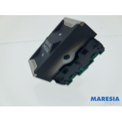 Peugeot - 2008 - Schakelaar