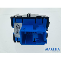 Peugeot - 2008 - Parking brake switch