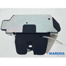 Peugeot - 2008 - Tailgate lock mechanism