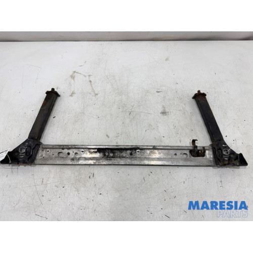 Renault - Scenic - Radiator bar