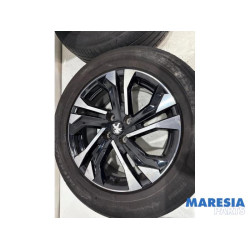 Peugeot - 2008 - Sportvelgenset + banden