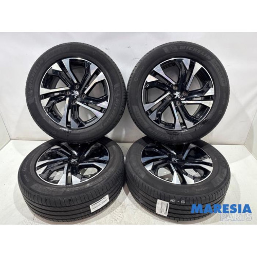 Peugeot - 2008 - Sportvelgenset + banden