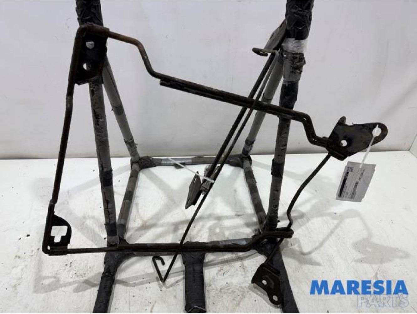 Renault - Trafic - Aufhängemechanik Reserverad