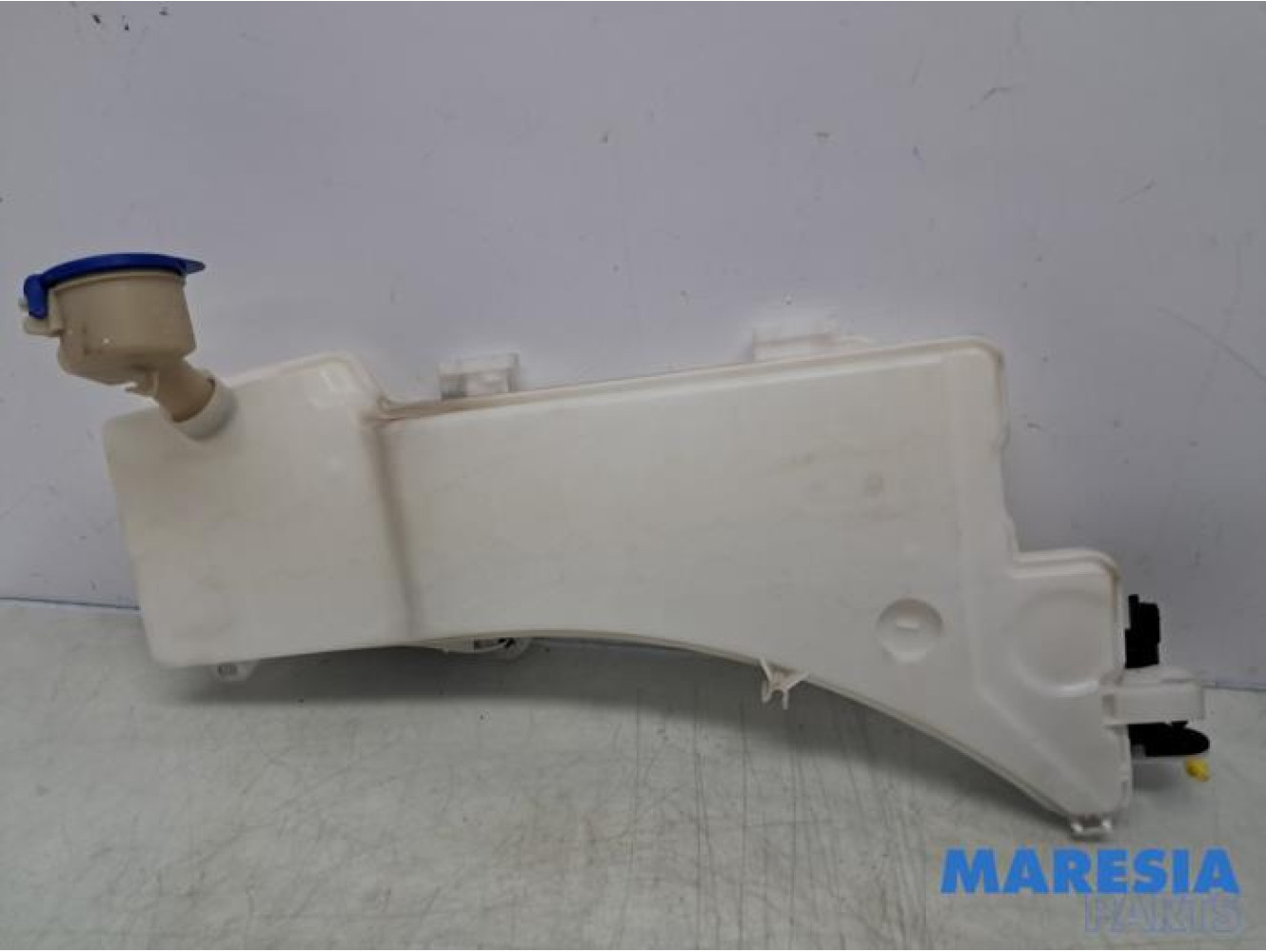 Peugeot - 3008 - Front windscreen washer reservoir