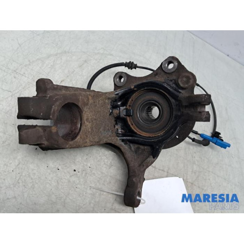 Citroen - C3 - Fusee links-voor