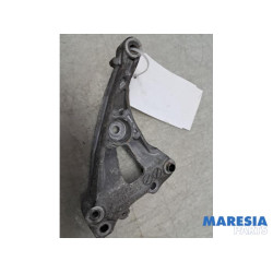 Citroen - C3 - Dynamosteun boven