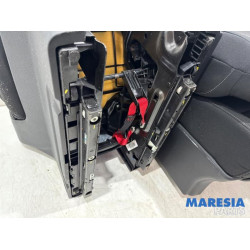 Opel - Vivaro - Rear bench seat