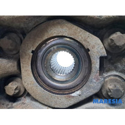 Renault - Trafic - Knuckle, front right