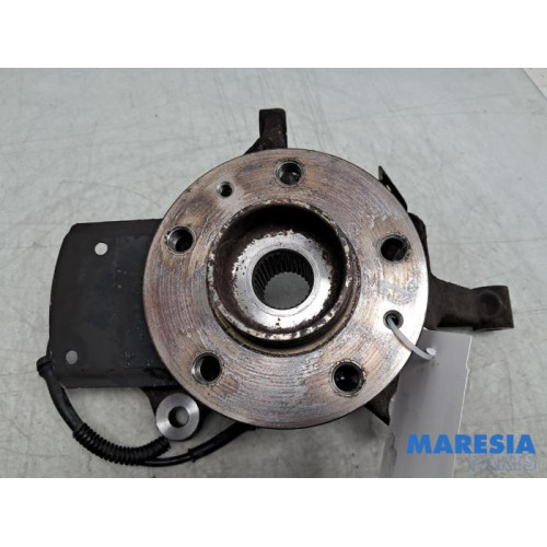 Renault - Trafic - Knuckle, front right